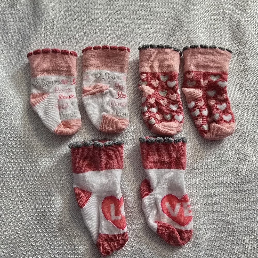 🚨3/30% OFF🚨3 Valentines Newborn Socks